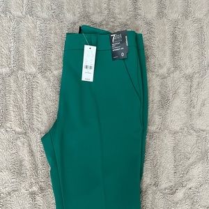 New York & Co Slacks Straight Leg 
Size 0 NWT Stretch - Green